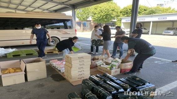 연천군공무원노조 추석맞이 지역농산물 구매로 농가소득 증진 기여. 사진제공=연천군