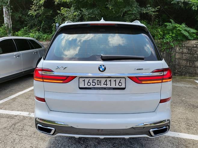 BMW X7 40i M spt 후면부/사진=이강준 기자