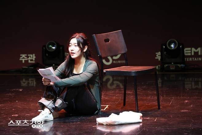 2021 경향뮤지컬 콩쿠르 본선이 열린 12일 서울 중구 경향아트힐에서 대학·일반부 박선우씨가 ‘with you’를 열창하고 있다. 2021.09.12 정지윤 선임기자