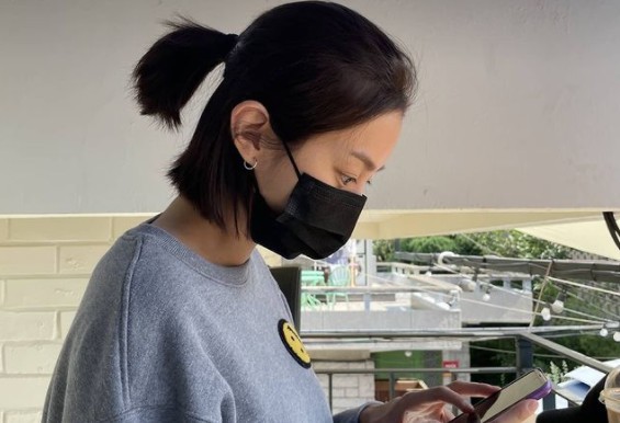 Singer and Actor Uee delivered a greeting for Chuseok.Uee posted a picture on his Instagram on the 20th with an article entitled Be a rich party! Mask!!The photo shows Uee wearing a casual charm man-to-man T-shirt and a Mask.Despite the fact that it is a daily appearance that is not gorgeously decorated, fans responded that Happy Chuseok and It is beautiful today in the appearance of Uee, which shows neat beauty.Meanwhile, Uee is meeting with fans as a host at the IHQ entertainment Spy Girls.It contains a full-scale spicy flavoring project of the group members formed to spread the hidden spicy taste of the whole country.