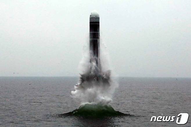 북한이 지난 2019년 5월9일 함경남도 신포 인근 해상에서 잠수함발사탄도미사일(SLBM) '북극성-1형' 시험발사를 했다. (뉴스1 DB)