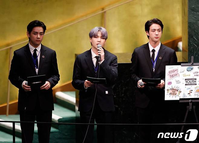 그룹 방탄소년단(BTS)이 20일(현지시간) 뉴욕 유엔본부에서 열린 제76차 유엔 총회 SDG Moment(지속가능발전목표 고위급회의) 개회 세션에서 발언을 하고 있다. © AFP=뉴스1