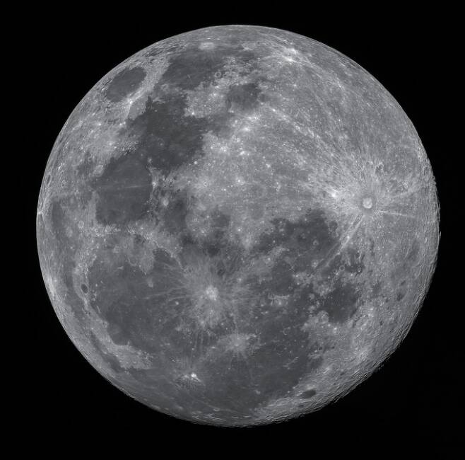 올해 한가위 보름달은 서울 기준 오후 6시 59분에 뜬다. 한국천문연구원 제공