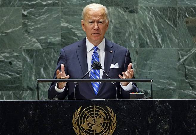 조 바이든 미국 대통령이 21일(현지시간) 뉴욕의 유엔 본부에서 76회를 맞은 총회 연설을 하고 있다. 뉴욕=AP연합
