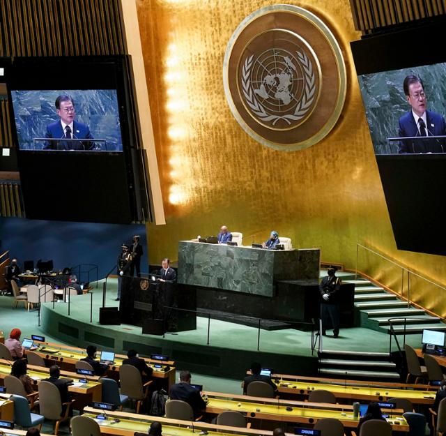문재인 대통령이 21일(현지시각) 미국 뉴욕 유엔 총회장에서 기조연설을 하고 있다. 뉴시스