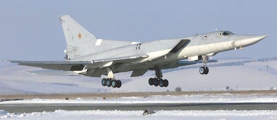 러시아의 Tu-22M3 백파이어 폭격기. 생김새가 백조를 닮아 '죽음의 백조'란 별명으로도 불린다. Air Power Austrailia