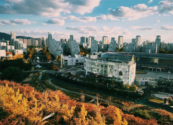 최근 3.3㎡당 4억원 넘게 거래된 송파구 방이동 올림픽선수기자촌단지 상가 전경. [매경DB]