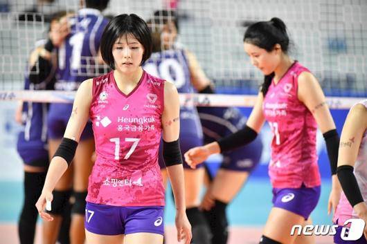 이재영·이다영 자매가 연봉 5500만원을 받고 그리스 한 배구단에 입단한다. 사진은 이재영(왼쪽)과 이다영(오른쪽)./사진=뉴스1