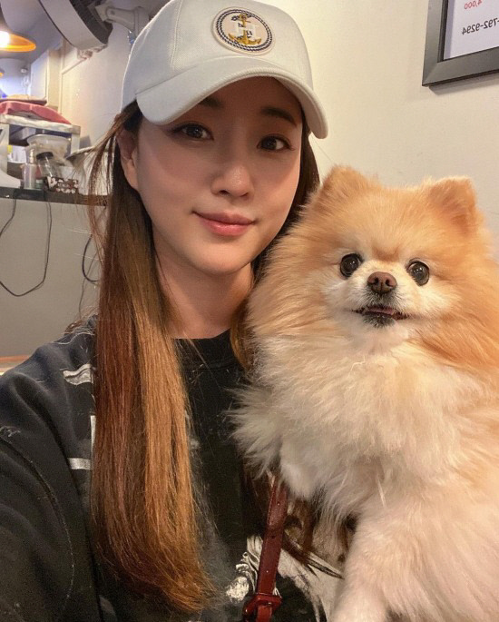 On the 23rd, Actor Kim Sa-rang said through his social networking service (SNS): Did you have a good Chuseok? Its a scary puppy. You hold it.I want to touch my ears because I am tired. In the open photo, Kim Sa-rang is holding a Pomeranian puppy in his arms.She was wearing a white hat with a light brown long hair hanging down and smiling, and she was impressed by the neatness of the viewers.On the other hand, Kim Sa-rang played the role of Kang Hae-ra in the TV ship Revenge which ended in January.PhotoKim Sa-rang SNS