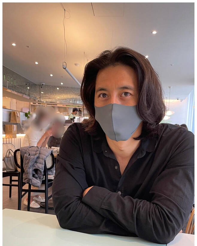 Actor Coriander has shared his sweet and late-night with his wife.Coriander said on his SNS on the 23rd, I posted it yesterday. It seems to be a long time. Brunch Date delicious.I have a good day. The photo shows Coriander, who came to eat his wife and brunch. Coriander, who transformed into a long hair, collects his eyes with a humiliating visual even if he takes it below.Coriander, nicknamed Bydgoszcz County for his sculpture appearance, especially David, has attracted attention with his still sculpture beauty.The beauty of Coriander, which is also long-haired, stands out.Meanwhile, Actor Coriander has a marriage to a non-entertainer who is 11 years younger in 2012, two sons and a daughter.