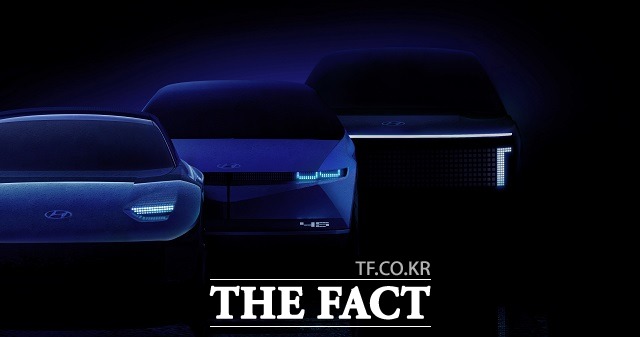 현대차가 오는 2024년 출시할 예정인 첫 대형 EV SUV '아이오닉 7'(오른쪽 첫 번째)에 SK이노베이션의 배터리가 탑재된다. /현대차 제공