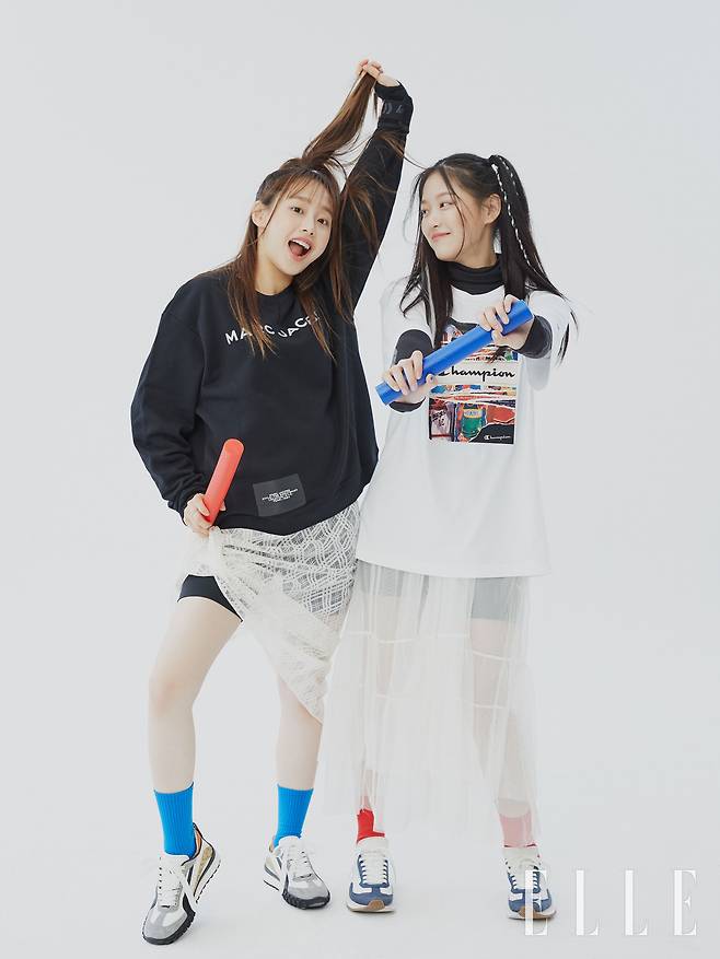 Loona Chuuu & Hyunjin filmed the October issue of Elle.The meeting between Elle, Chuuu, and Hyunjin came from the intention of announcing the first Elle Run to be held on October 9th and 10th as a bi-day Berry race.Among Loona members, the two men with outstanding exercise skills showed energy throughout the filming and interview.Chuuu boasted of Exercise, saying, My mother has been playing Taekwondo since she was younger than my peers, and I have been running well, I have always been a member of the relay.Im a good fit person, said Hyunjin.I went to the two-way tournament in elementary school, and I also had a variety of activities such as table tennis, basketball, soccer, and badminton. Chuuu, who has also appeared in the girl group healing entertainment program Running, said, I felt that running with my sisters was related to life, everyday life, and self.It was also meaningful to run in a strange place, not a familiar place. Asked about Exercise, which I want to try Top Model, Hyunjin said, Climbing seemed fun to watch the Tokyo Olympic Games.I think I can do well because my arms are long and my hands are big. Asked about the moment when he felt that he was moving forward with Loona, Hyunjin said, It was the first time I was in first place.It is still strange when we happen to see us on TV, Chuu said, Nowadays, more and more people are looking for Are not Loona?I feel rewarded in this change. He also showed his will to grow.iMBC  Photos