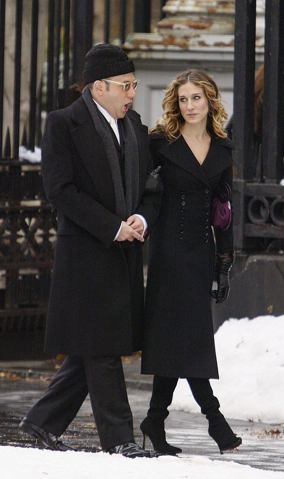 NEW YORK - DECEMBER 1: (L-R) Actor Willie Garson and Sarah Jessica Parker films a scene for the hit HBO series ″Sex and the City″ outside St. Marks Church in the East Village on December 1, 2003 in New York City. (Photo by Mark Mainz/Getty Images)