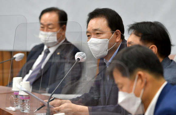 국민의힘 성일종 의원이 지난 17일 서울 여의도 국회에서 열린 원내대책회의에서 발언하고 있다. 국회사진기자단