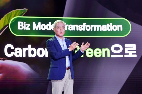 SK이노베이션 김준 총괄 사장이 7월 스토리데이에서 회사의 친환경 사업 전략을 발표하고 있다. 사진제공 SK이노베이션