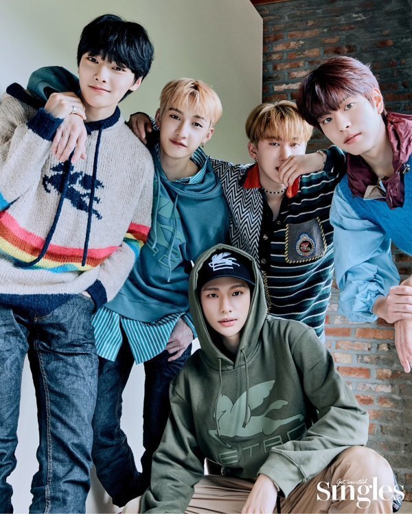 A picture of the group Stray Kids has been released.In this picture, Stray Kids showed perfect style from Jacket and pants with a pattern of Iconiq to casual mood styling.The members who showed off their professional charm by staring at the camera with serious eyes gave a unique bright and energetic atmosphere in another cover image.In particular, the collection of sensual and free designs is a back door that blends well with Stray Kids energy to make the filming scene a scene on the runway.At the same time as the release of the regular 2nd album <NOEASY (Noiji)>, Stray Kids, who has achieved high marks overseas, including the top of various domestic music charts, iTunes Song charts, and Billboards hit series albums.They have become a Million Seller Artist with sales of more than 1.1 million copies of this album, and will continue to be hot with the release of a new album in Japan in October.The public is attracting attention to another move of eight men who have been recognized for their colored music, solid skills and colorful performances.Stray Kids visual pictures are released in the October issue of Singles and the Singles website.