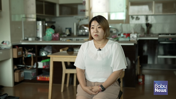 윤정인 씨는 이공계 박사 출신의 과학자이자 8살 아이를 키우는 엄마이다. 그는 임신 후부터 '아이'가 있다는 이유만으로 모든 선택에 제약을 받았다고 말했다. ⓒ베이비뉴스
