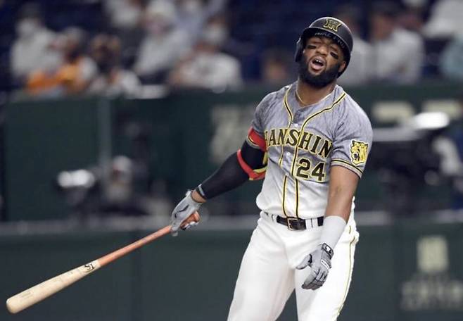 로하스가 내년 시즌에도 한신 유니폼을 입을 수 있을까? 지금 성적이라면 가능성이 낮아질 수 밖에 없다. 사진=한신 SNS