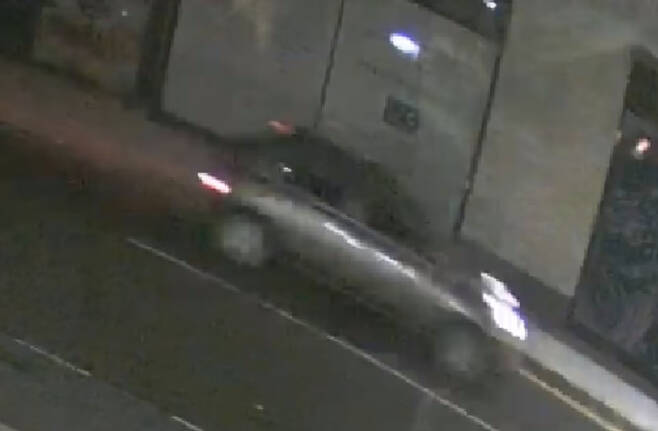 또다른 용의자 남성이 이용한 것으로 추정되는 은색 차량의 모습이 찍힌 CCTV 영상 속 이미지.