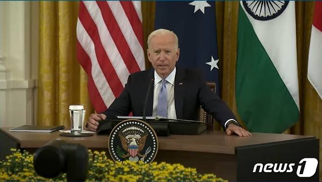 조 바이든 미국 대통령이 24일(현지시간) 백악관에서 인도와 호주, 일본 정상이 참석한 쿼드 정상회의를 주최하고 있다.(백악관 유튜브 화면 캡처)© 뉴스1