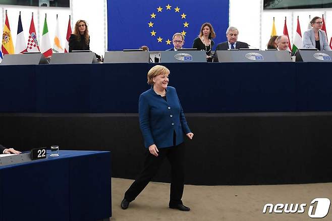 앙겔라 메르켈 독일 초일가 2018년 11월 13일 프랑스 동부 스트라스부르에서 열린 유럽의회 본회의에 참석한 모습. © AFP=뉴스1 © News1 최서윤 기자