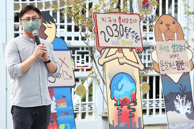 24일 오후 정부서울청사 앞에서 열린 \