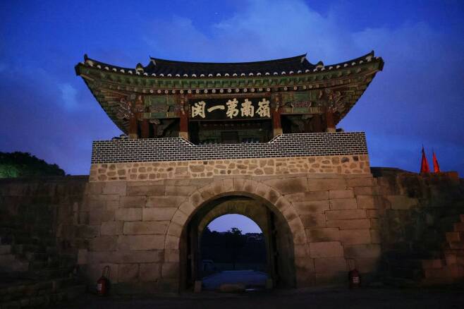 The first of the three gates at the Mungyeongsaejae Provincial Park. There are three gates at the Mungyeongsaejae mountain pass that was used by those traveling to the capital city to take the civil service examinations. ©2021 Hyungwon Kang