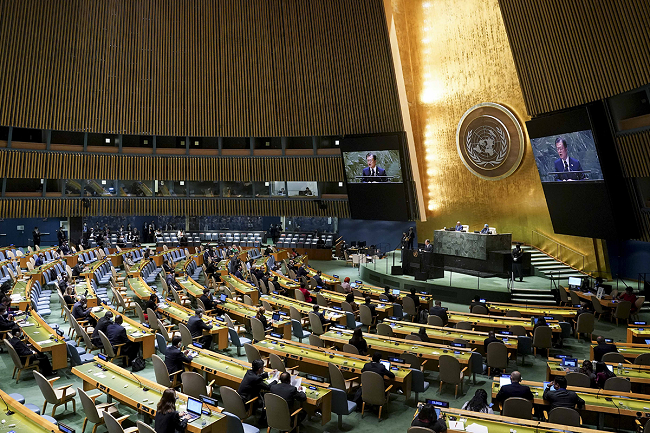 문재인 대통령이 21일(현지시각) 미국 뉴욕 유엔 총회장에서 기조연설을 하고 있다.<청와대>