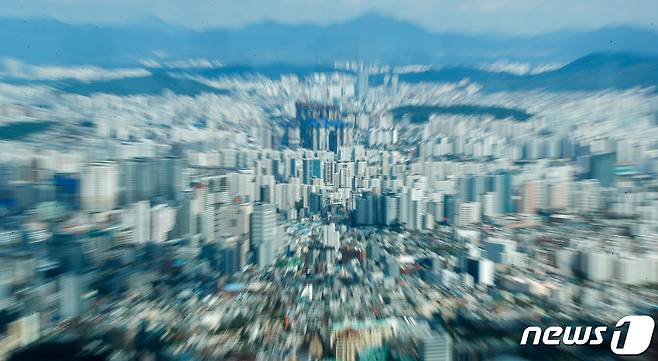 22일 서울 용산구 남산N서울타워에서 바라본 도심 아파트단지. 2021.9.22/뉴스1 © News1 안은나 기자