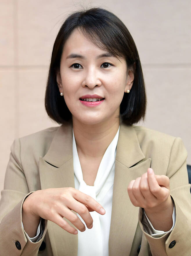 경찰청 심보영 피해자보호기획계장이 23일 한국 경찰의 피해자 보호·지원 성과에 대해 설명하고 있다. 이재문 기자