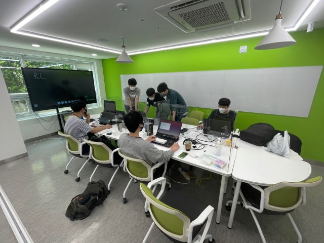 서울시 청년취업사관학교 영등포캠퍼스에서 청년 구직자들이 소프트웨어 교육을 수강하고 있다. /사진 제공=서울시