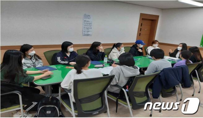청소년운영위원회 회의 모습.  (금산군 제공)© 뉴스1