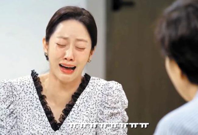 KBS 드라마‘오케이 광자매’에서 한글 모음‘ㅠ’를 이어 붙인 자막을 사용한 장면. /KBS 방송 화면