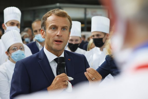 에마뉘엘 마크롱 프랑스 대통령이 27일(현지시간) 프랑스 리옹에서 열린 ‘국제호텔외식산업 및 식품박람회(SIRHA)’에서 연설하고 있다.AP뉴시스