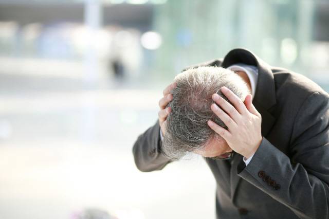 뇌졸중 발생 시 적절한 대응을 위해서는 고위험군과 함께 거주하는 가족 또한 주요 증상들을 알아두는 게 좋다./사진=클립아트코리아