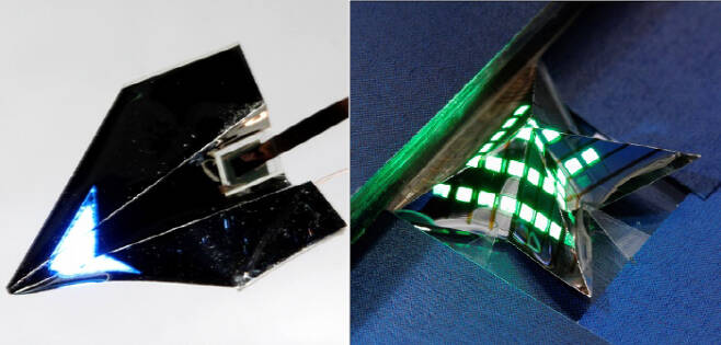 기초과학연구원(IBS) 나노입자연구단이 개발한 3차원 폴더블 양자점발광다이오드(QLED)로 구현한 입체 형상의 디스플레이. 왼쪽은 종이비행기, 오른쪽은 피라미드 형태로 디스플레이를 접은 모습이다. <사진 제공=기초과학연구원>