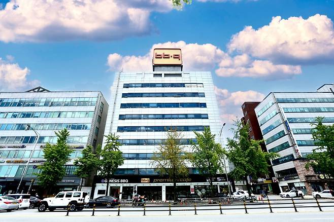 27일 BBQ 전산망 불법 접속 혐의를 받고 있는 박현종 bhc 회장에 대한 6차 공판이 진행됐다.사진은 BBQ본사의 모습. /사진제공=BBQ