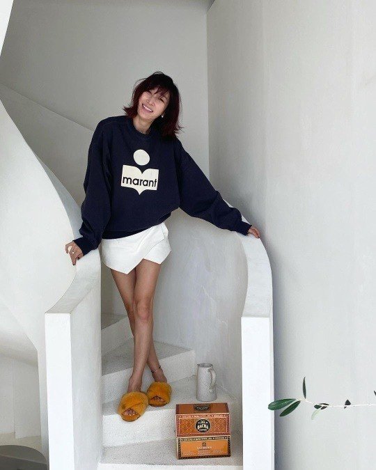 Byun Jung-soo posted a picture on his instagram on the 28th.In the photo released together, Byun Jung-soo showed off his unchanging Models leg line by matching a white short bottom with a man-to-man T-shirt.Especially, even though it is a natural appearance that is not decorating, La Postes full appearance was enough to give an exclamation of also.Meanwhile, Byun Jung-soo appeared on E-channel Latte Parents in January with her daughter, Yuchae One.