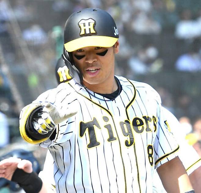 불과 한 달 전만 해도 신인왕 1순위였던 사토가 부진에 빠지며 센트럴리그 신인왕 경쟁이 혼란에 빠졌다. 사진=한신 SNS