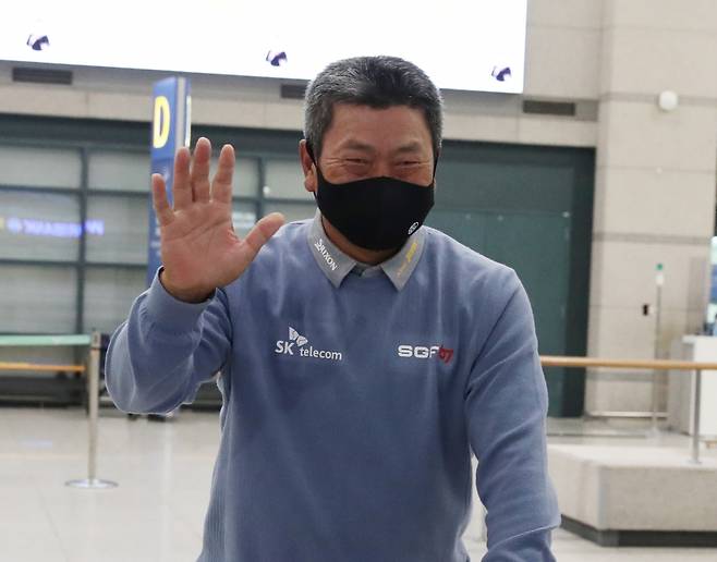 최경주가 28일 오전에 미국프로골프(PGA) 챔피언스투어 대회에서 우승한 뒤 인천공항을 통해 귀국했다. /사진=뉴스1