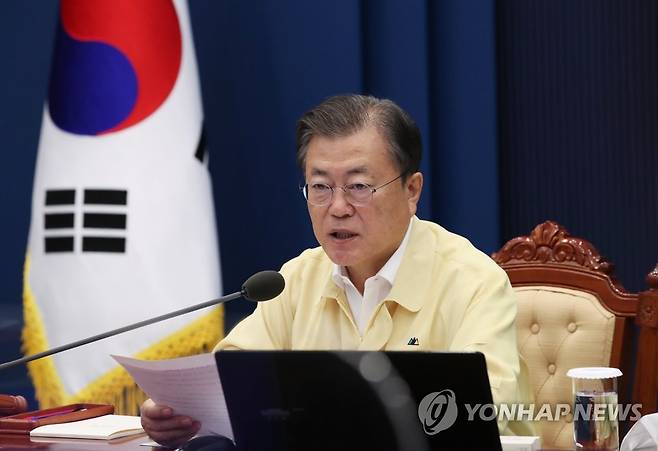 발언하는 문재인 대통령 (서울=연합뉴스) 최재구 기자 = 문재인 대통령이 28일 오전 청와대 여민관 영상회의실에서 열린 국무회의에서 발언하고 있다. 2021.9.28 jjaeck9@yna.co.kr