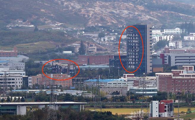The wrecked inter-Korean liaison office building in the North Korean city of Gaesong is seen from the Dorasan Checkpoint in Paju, Gyeonggi Province, on Wednesday. (Yonhap)