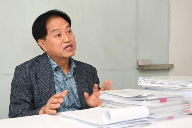 16일 오후 서울 중구 한국일보 본사에서 심평강(64) 전 전북소방본부장이 인터뷰를 하고 있다. 한지은 인턴기자