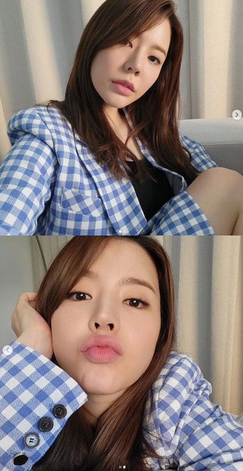 Girls Generation Sunny released a certification shot while playing as Special DJ.Sunny posted an article and a photo on his instagram on the afternoon of the 30th, Clean weather today.In the picture, he is wearing a blue checkered two-piece.With a sleek jawline and a sharp nose, Sunny boasted a cute yet innocent beauty.In another photo, he emanated a cute yet lovely charm.Meanwhile, Sunny played as a special DJ for SBS Power FM Dooshi Escape TV Cultwo Show (hereinafter referred to as TV Cultwo Show) which was broadcast on the afternoon.