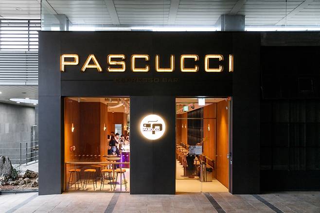 이탈리아 정통 커피 전문점 파스쿠찌가 서울 양재동에 콘셉트 ‘에스프레소 바’를 오픈했다./사진제공=SPC그룹