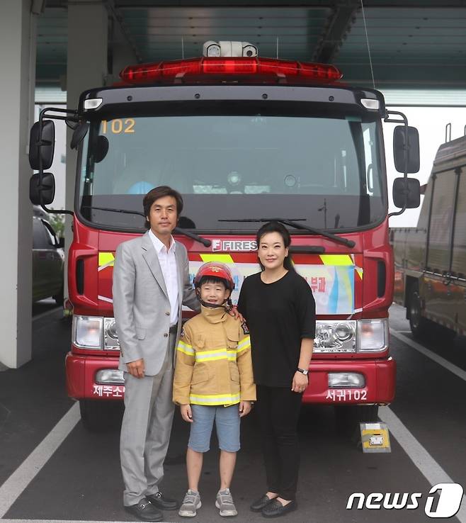 이수형 부부와 아들 이성률군(이수형씨 제공)© 뉴스1