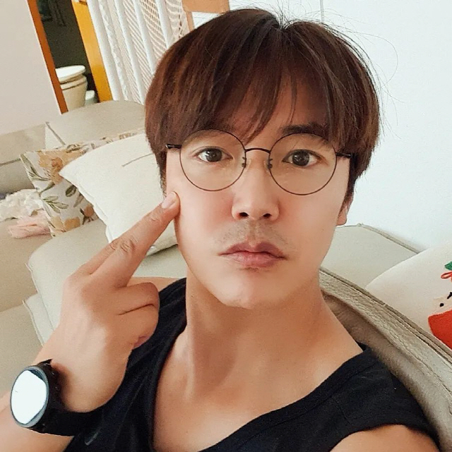 Actor Yoon Sang-hyun showed off baby skinOn the 4th, his Yoon Sang-hyun posted a picture on his instagram saying I was managed.In the photo, there was a picture of Yoon Sang-hyun, who boasts a baby-like skin texture after being managed.In particular, Yoon Sang-hyun boasted beauty during the perfect time.Meanwhile, Yoon Sang-hyun is married to MayBee in 2015 and has one male and two female singers.