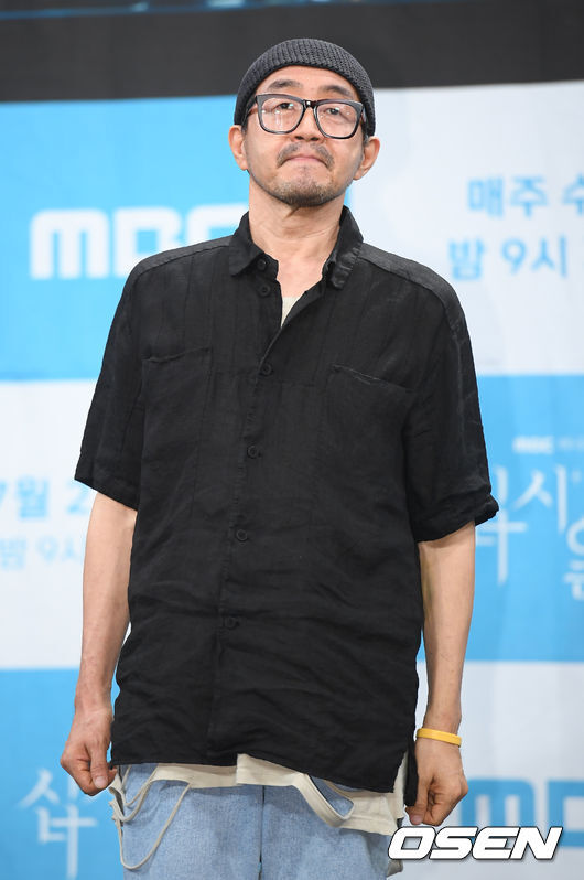 Actor Nam Moon-chul died today (on the 4th) after battling colon cancer. He is 50 years old.Nam Moon-chuls management company, Kei, said on the afternoon of the 4th, Nam Moon-chul died at 6:20 am on October 4, 2021 due to chronic illness.Nam Moon-chul has been diagnosed with colorectal cancer and has died at the age of 50, he said. The deceaseds mortuary is located in the 10th room of the National Health Insurance Corporations Ilsan Hospital. The origin is 6:30 am on October 6, He said.In addition, the agency said, I will remember the passion for the actors acting, he added. I hope you will pray for the death of the deceased.On this day, Shin So-yuls husband and actor Kim Ji-cheol said to his instagram, Brother... Im sorry to hear late.Ill say hello. Please smile and greet me as you used to. Dont forget Nam Moon-chul.Please remember me. On the other hand, Nam Moon-chul was born in 1971 and acted as a theater actor. He made his debut in 2002 through the movie Turn the Lighter.In the meantime, the films have been missing, executive, suspect X, mischange, men love, good friends, social phobia, longevity society, secret investigation, black priests, fourth, milk, milking, sacrifice, sovereign,  Black Money, The Fugitive PLAN B, Sweet Sweetness, The Third Hospital, Kwon Ryong I Narsa, The Sun, Master - Noodle God, 38 Sagittarius, Bed of the Wife, Train and It also took place on more than 20 performances.He made a special appearance in the movie I do not know the adults released in April, which became a masterpiece.Actor Nam Moon-chuls management company, Bei.Actor Nam Moon-chul died on October 4, 2021 (Mon) at 6:20 am due to chronic illness.Nam Moon-chul died at the age of 50 after being diagnosed with colorectal cancer. The deceaseds mortuary is located in the 10th room of the National Health Insurance Corporation Ilsan Hospital.The launch is at 6:30 a.m. on October 6 (Wednesday) and Jangji is a Busan Memorial Park.Management Bee will remember the passion for the late mans acting. I hope you wish him a good luck.DB, Kim Ji-cheol SNS