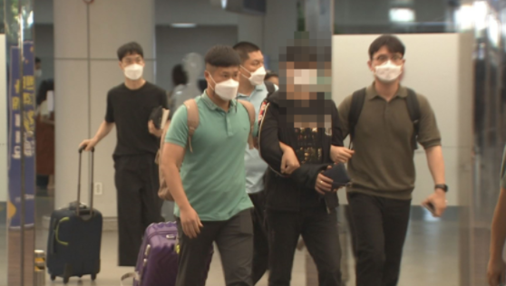 8월 18일 국내로 송환되고 있는 이승용 변호사 살인사건 피고인 김 모 씨