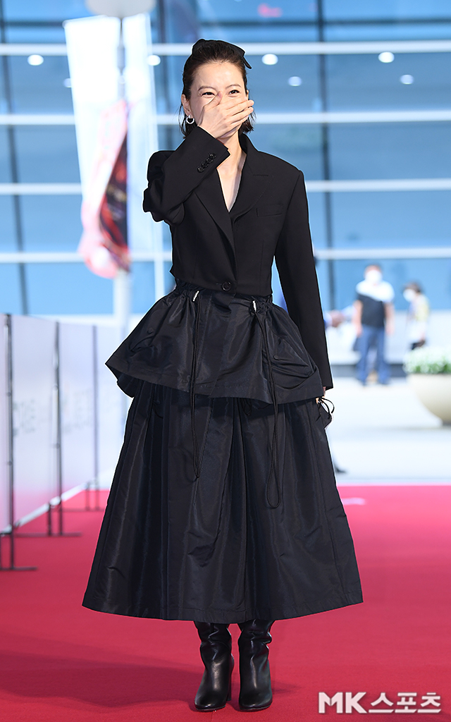 The 30th Buil Film Awards Red Carpet event was held at the BEXCO Auditorium in Haeundae-gu, Busan on the afternoon of the 7th.Actor Jung Yu-mi attends Red Carpet